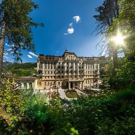 Belle Epoque Panorama Lägenhet